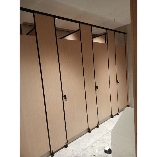 公共卫生间隔断价格,临沂公共卫生间隔断厂家,卫生间隔断配件